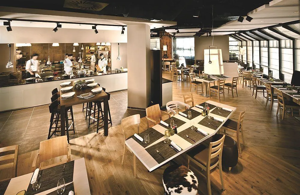 Becozy Self Check-In & Pop-Up Hotel Zurich 4*,